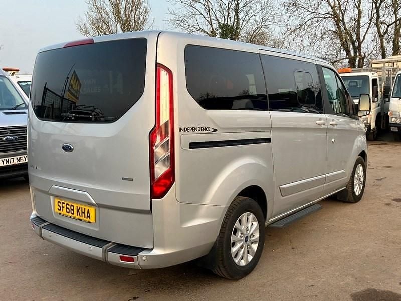 Used Ford Tourneo Titanium 130 HP (95 kW) 2018 Silver MPV