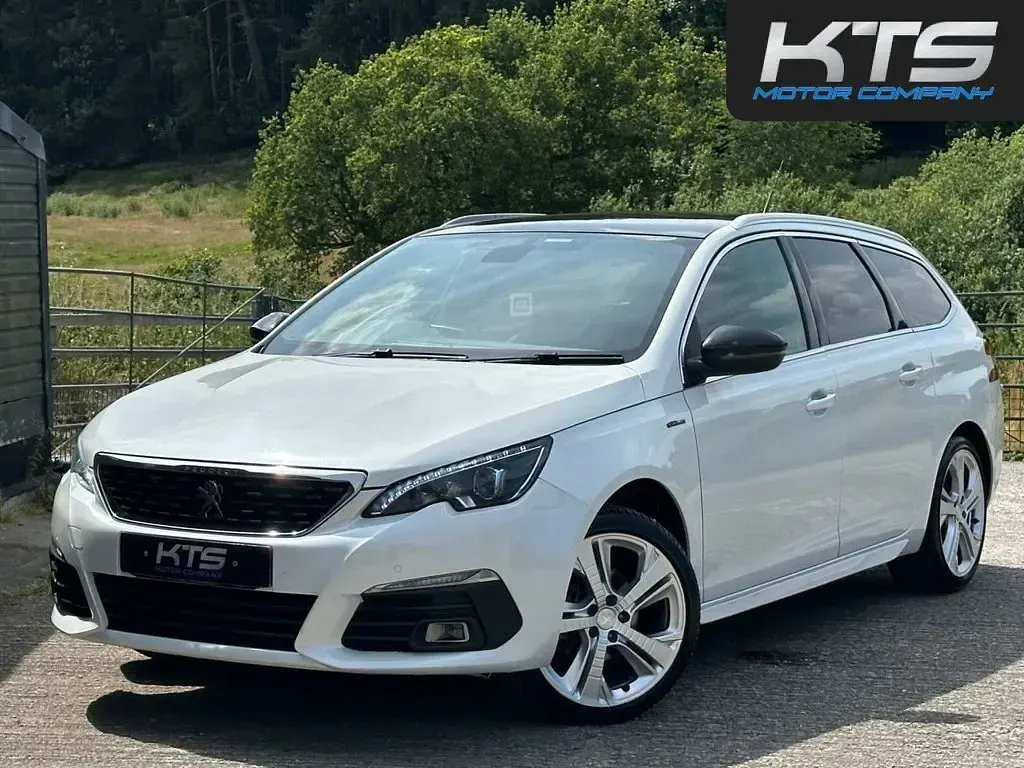 Used Peugeot 308 SW GT-line 130 HP (95 kW) 2018 White Estate
