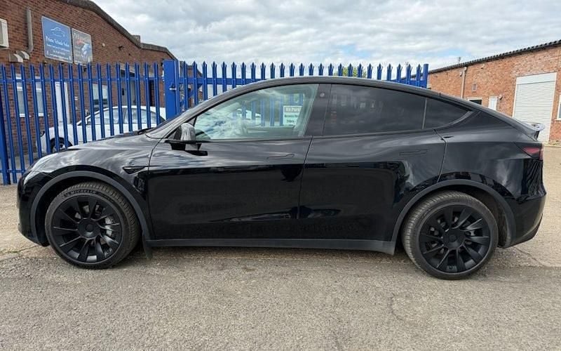 Used Tesla Model Y Long Range AWD 286 kW (389 HP) 2025 SUV