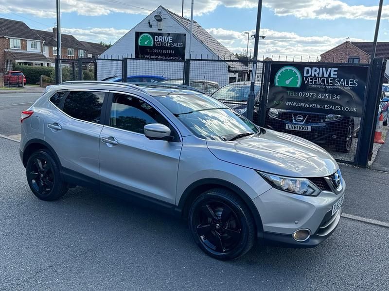 Silver Used 2015 Nissan Qashqai N-TEC SUV | £7,495 (Fair price) - Image 1/3