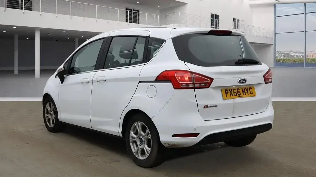 Used Ford B-MAX Zetec 90 HP (66 kW) 2016 White MPV
