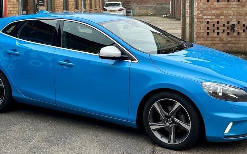 Used Volvo V40 R-Design 114 HP (83 kW) 2015 Hatchback