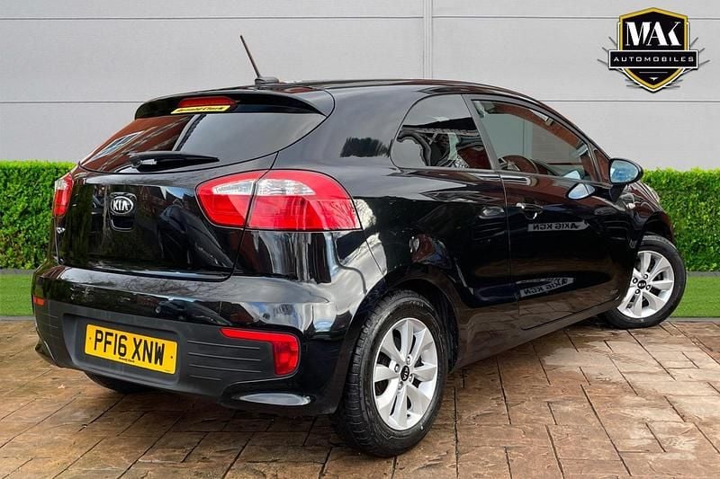 Used Kia Rio 84 HP (61 kW) 2016 Black Hatchback