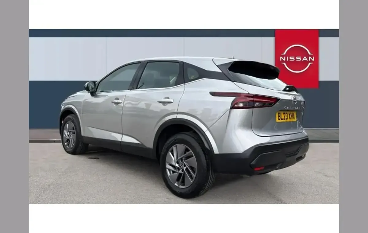 Used Nissan Qashqai Acenta Premium 158 HP (116 kW) 2023 Silver SUV