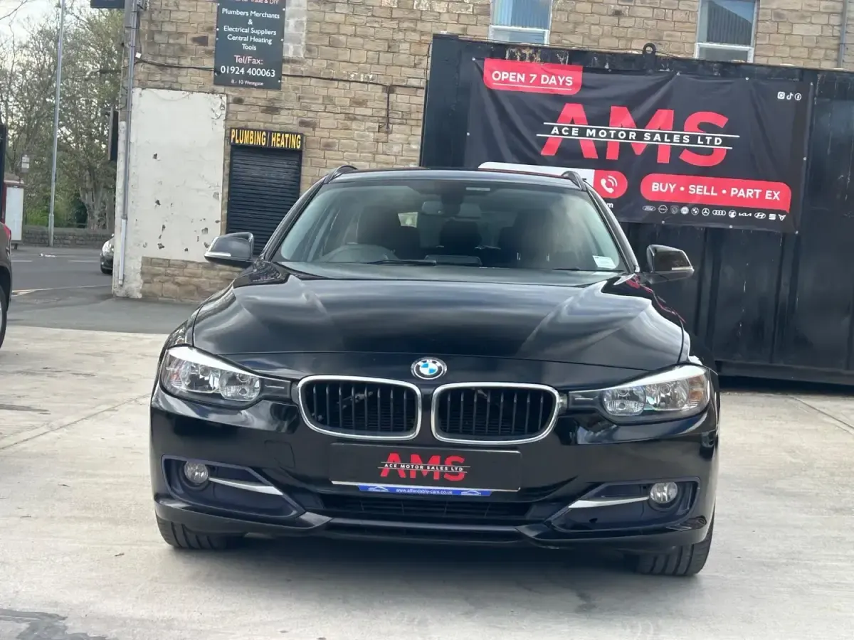 Begagnad BMW 318 Sport Line 2014 Svart Kombi