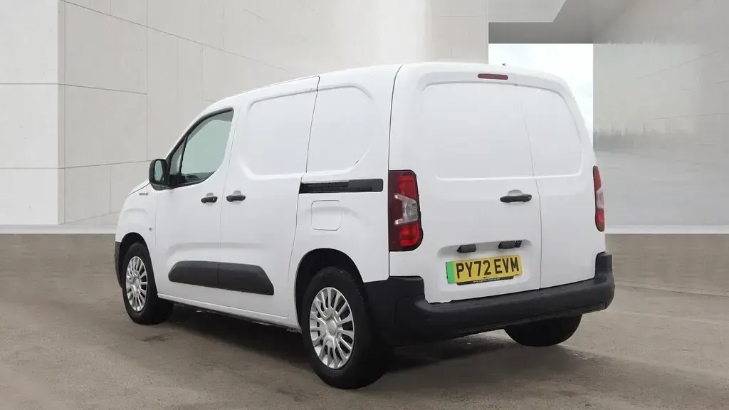 Used Toyota Proace 50 kW (68 HP) 2022 White MPV