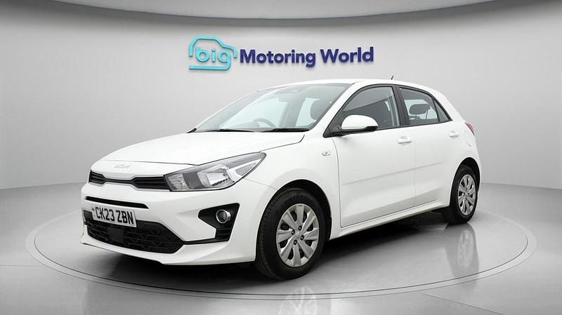 Used Kia Rio 83 HP (61 kW) 2023 White Hatchback