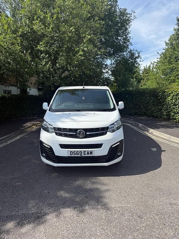 White Used 2019 Vauxhall Vivaro Sportive Van | £9,295 (Fair price) - Image 1/4