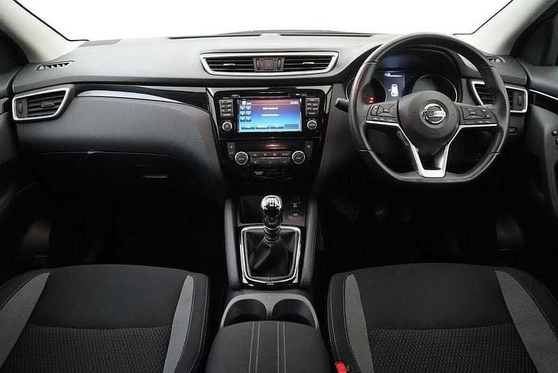 Used Nissan Qashqai Acenta 115 HP (84 kW) 2018 Red SUV