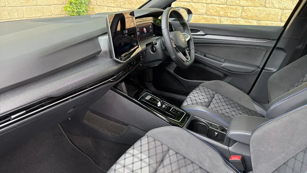 Used VW Golf VIII R-line 150 HP (110 kW) 2025 Black Hatchback