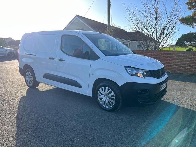 White Used 2021 Peugeot Partner MPV | £7,995 (Fair price) - Image 1/4