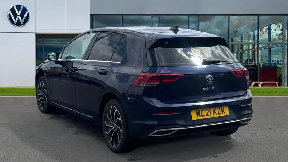 Used VW Golf VII Style 130 HP (95 kW) 2021 Atlantic blue Hatchback
