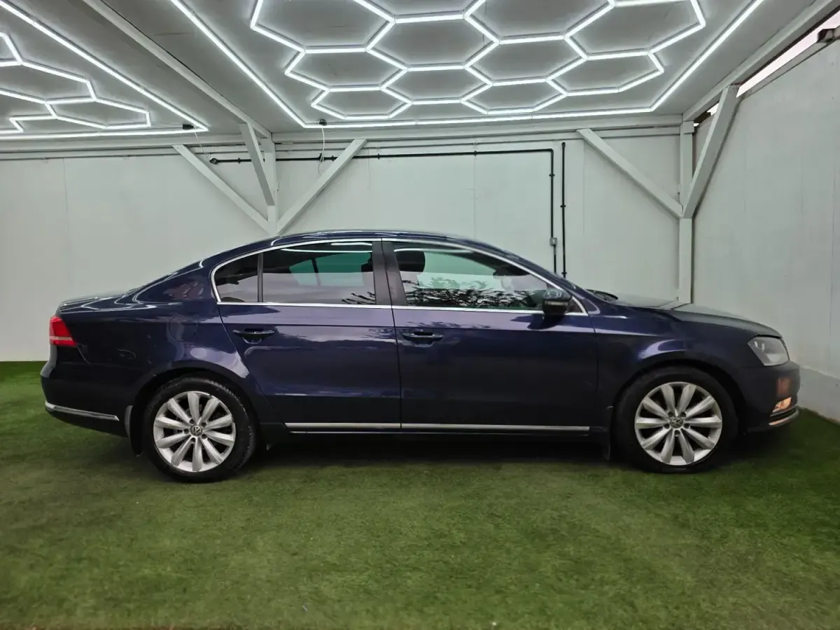 Begagnad VW Passat Highline 2013 Blå Sedan