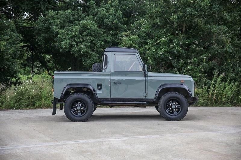 Used Land Rover Defender 90 HP (66 kW) 1988 White SUV