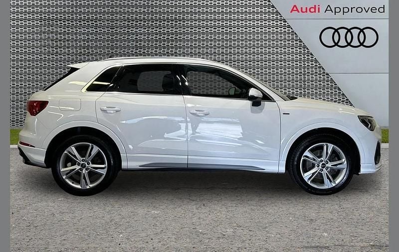Używany Audi Q3 S-Line 187 KM (137 kW) 2022 Biały SUV