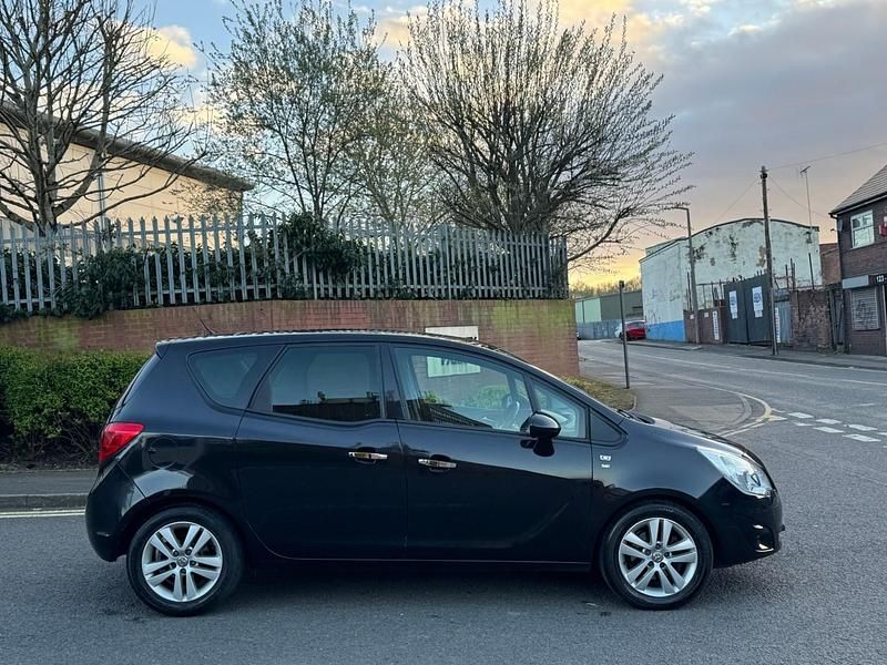 Używany Vauxhall Meriva 2011 Czarny Minivan