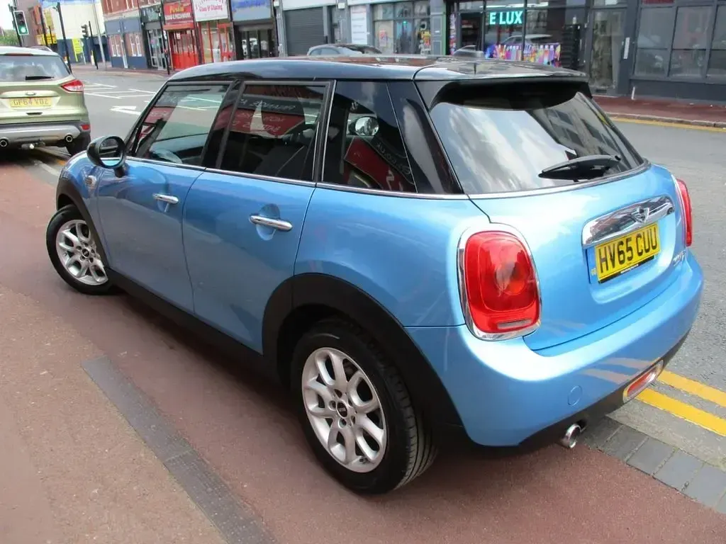 Usado Mini Cooper D Hatch 116 CV (85 kW) 2015 Azul Utilitario