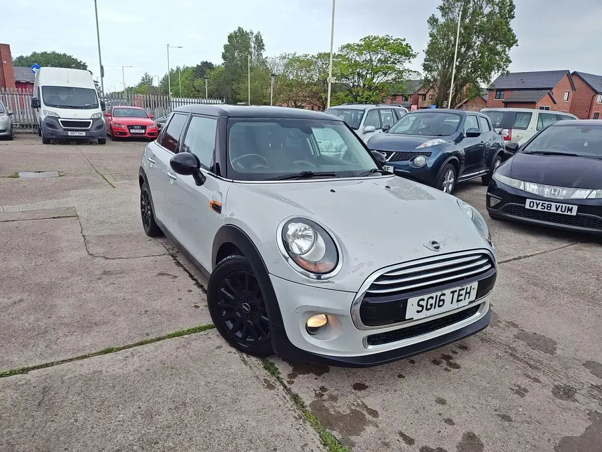Used Mini Cooper D Hatch 116 HP (85 kW) 2016 Silver Hatchback