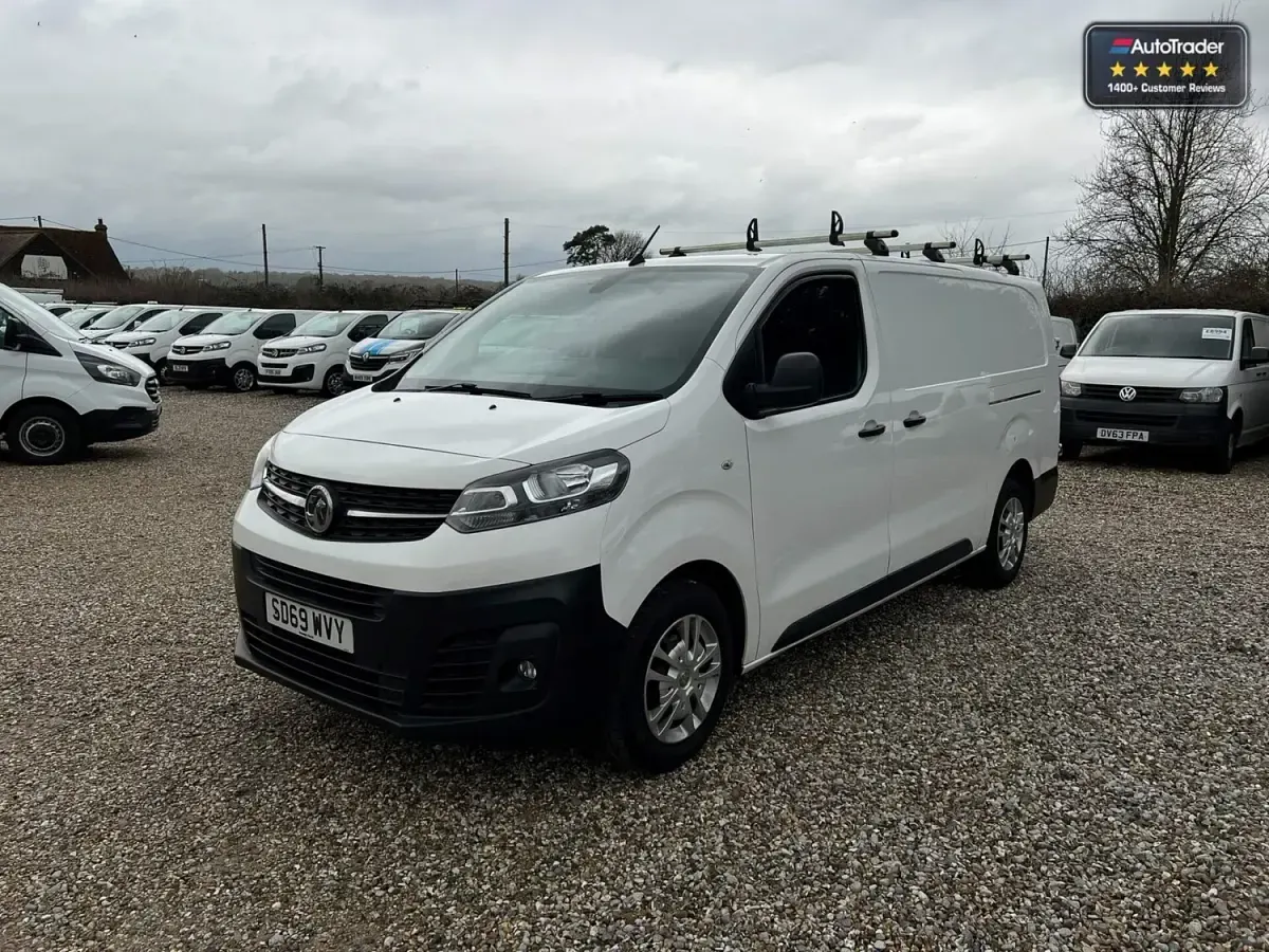 Used Vauxhall Vivaro 100 HP (73 kW) 2019 White MPV