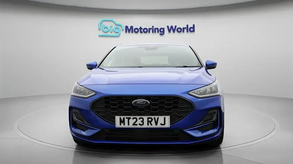Second-hand Ford Focus ST-Line 125 CP (91 kW) 2023 Albastru Hatchback