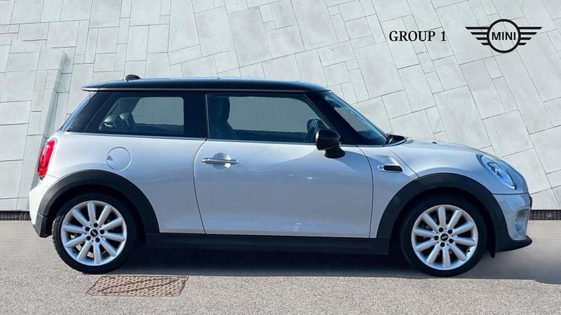 Used Mini Cooper Hatch 134 HP (98 kW) 2017 Silver Hatchback