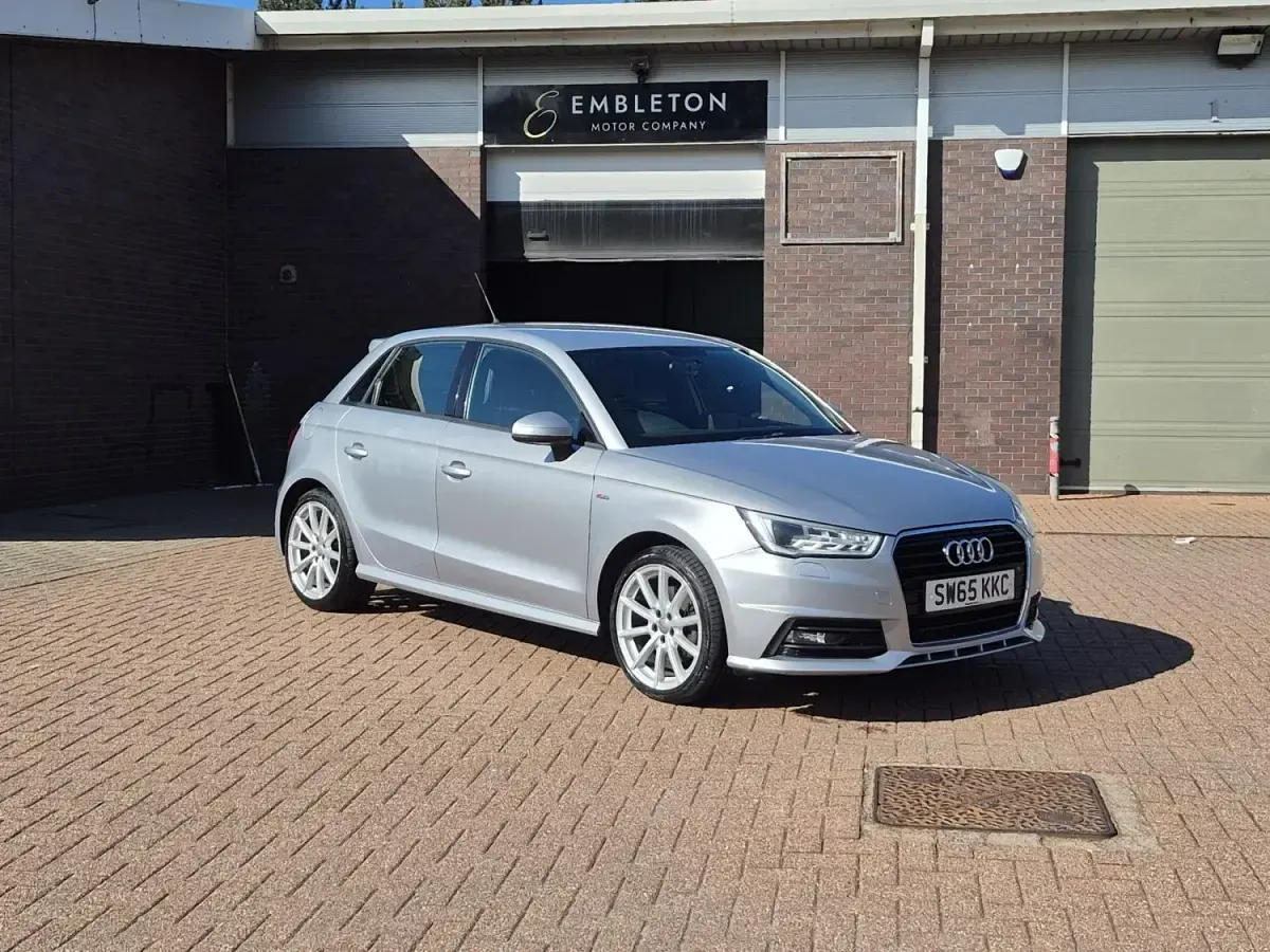 Usado Audi A1 Sportback S-Line 125 HP (91 kW) 2015 Prateado Citadino