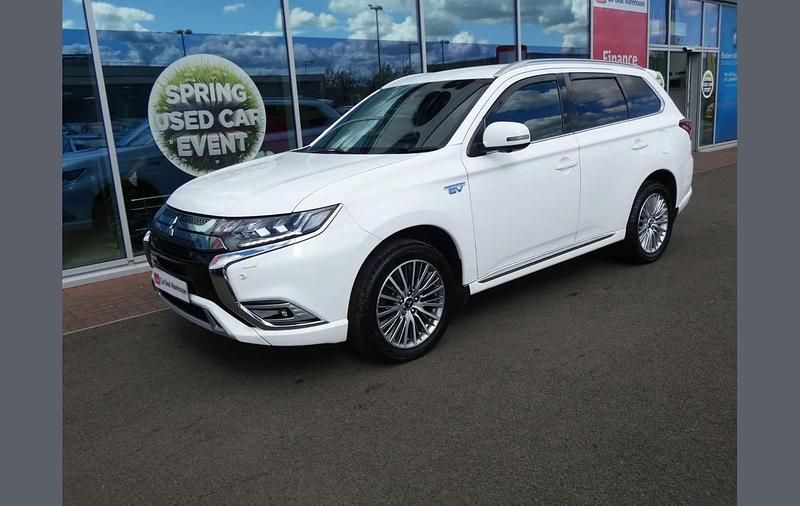 Used Mitsubishi Outlander P-HEV 174 HP (127 kW) 2018 White SUV