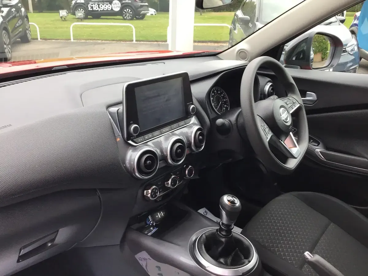Used Nissan Juke Acenta 114 HP (83 kW) 2021 Red SUV