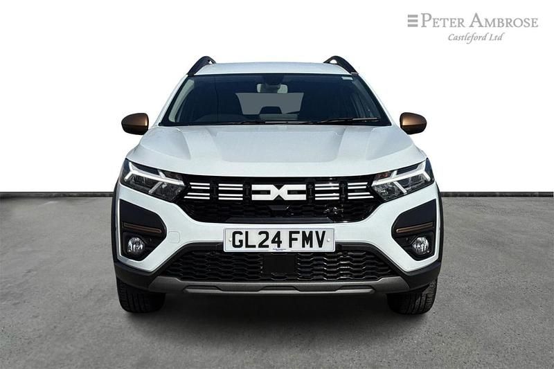 White Used 2024 Dacia Jogger Extreme MPV | £19,800 (Fair price) - Image 1/4