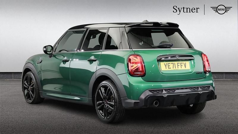 Begagnad Mini Cooper Hatch 134 HK (98 kW) 2021 Grön Halvkombi