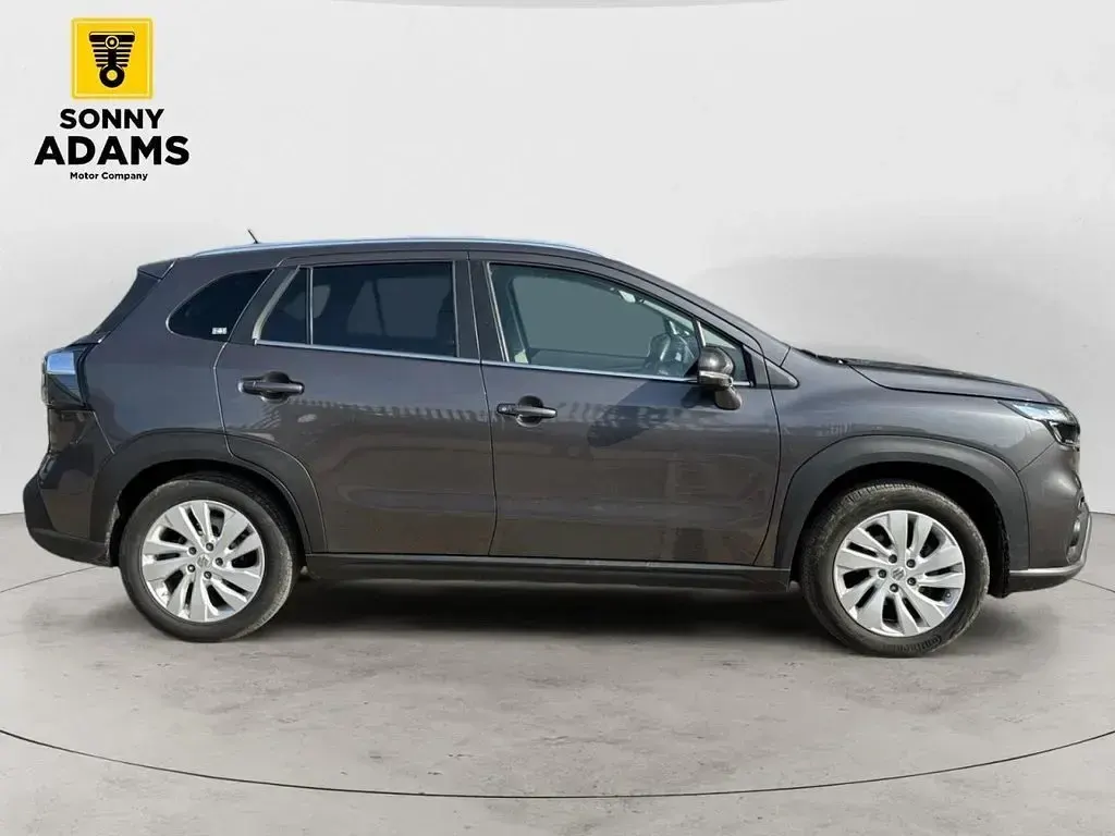 Usado Suzuki SX4 2023 Gris Utilitario