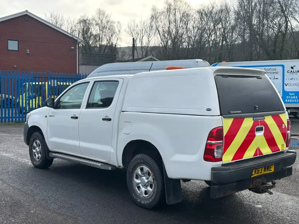 Używany Toyota HiLux 144 KM (105 kW) 2013 Biały Pickup