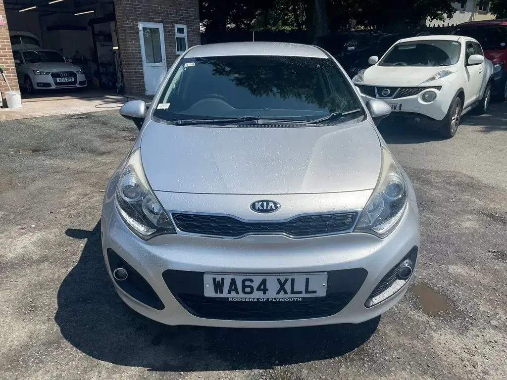 Used Kia Rio 107 HP (78 kW) 2014 Silver Hatchback