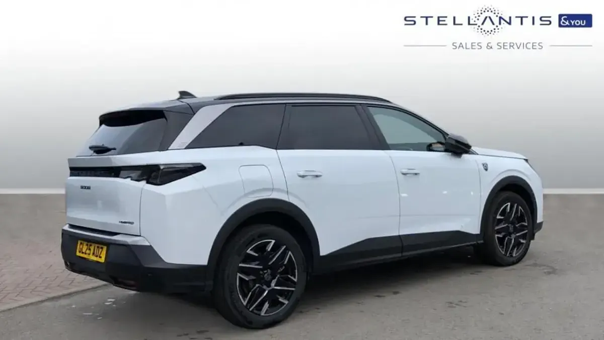 Second-hand Peugeot 5008 GT 134 CP (98 kW) 2025 Alb SUV