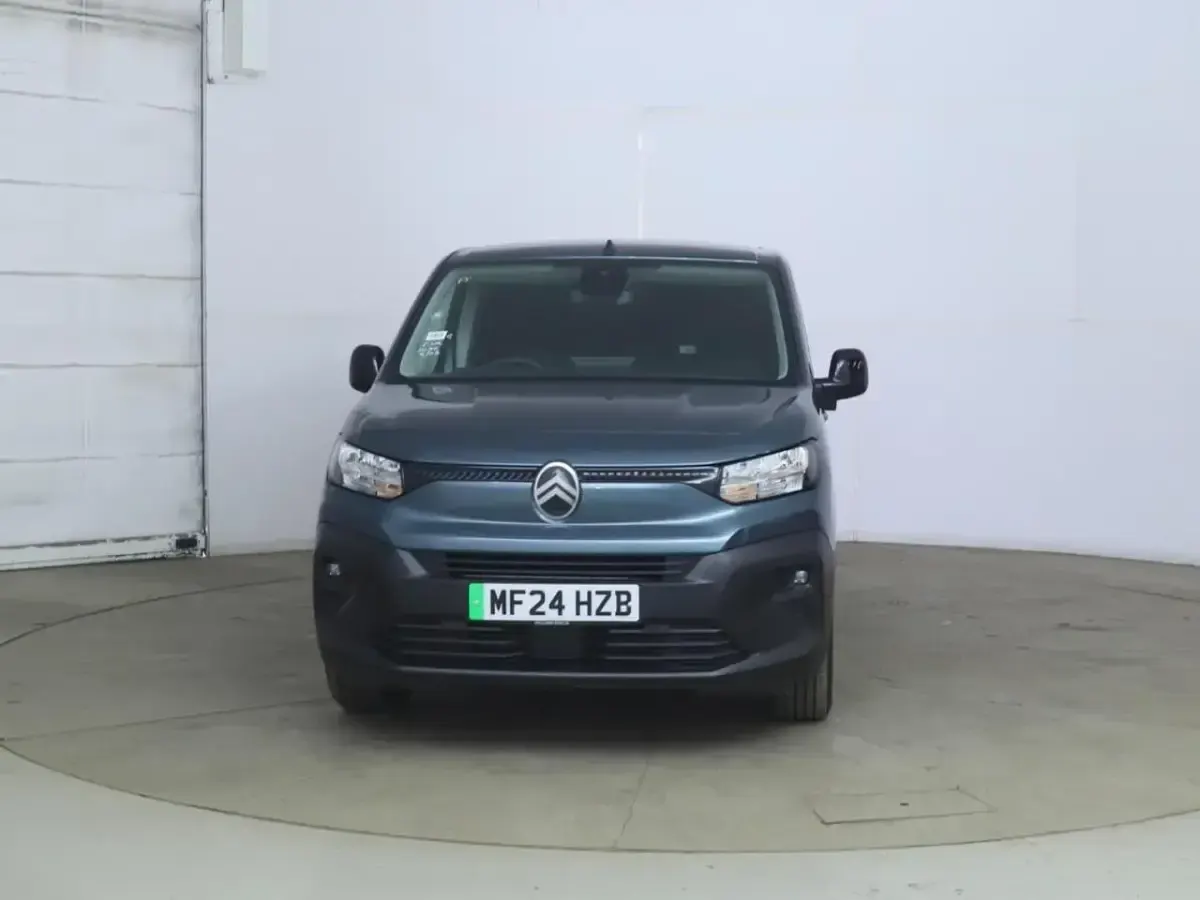 Used Citroën Berlingo 98 kW (134 HP) 2024 Blue MPV