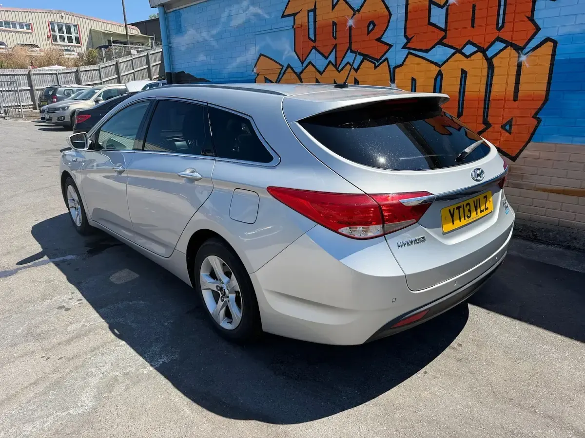 Used Hyundai i40 Style 136 HP (100 kW) 2013 Silver Estate