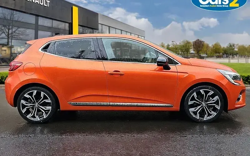 Used Renault Clio Techno 145 HP (106 kW) 2023 Orange  Hatchback