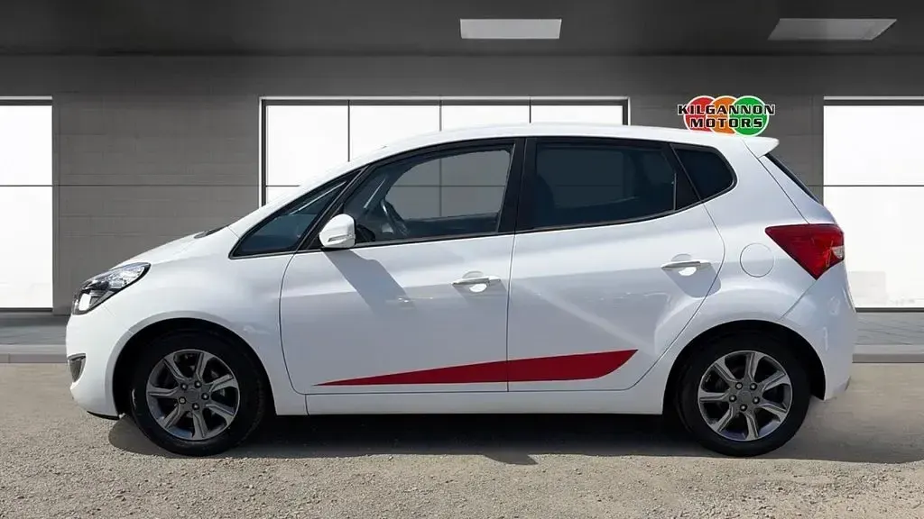 Used Hyundai ix20 SE 125 HP (91 kW) 2016 White Hatchback