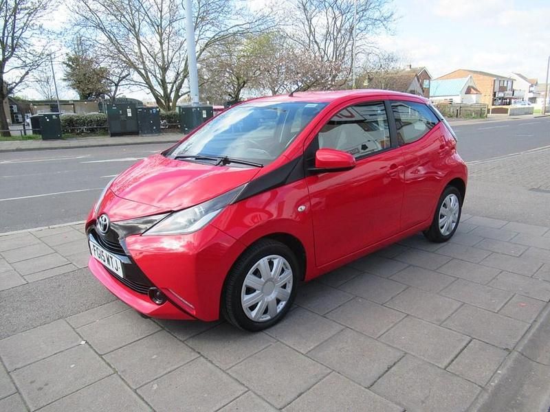 Used Toyota Aygo X-play 69 HP (50 kW) 2015 Red Hatchback