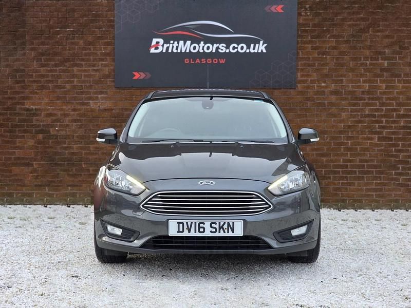 Used Ford Focus Zetec 125 HP (91 kW) 2016 Grey Hatchback