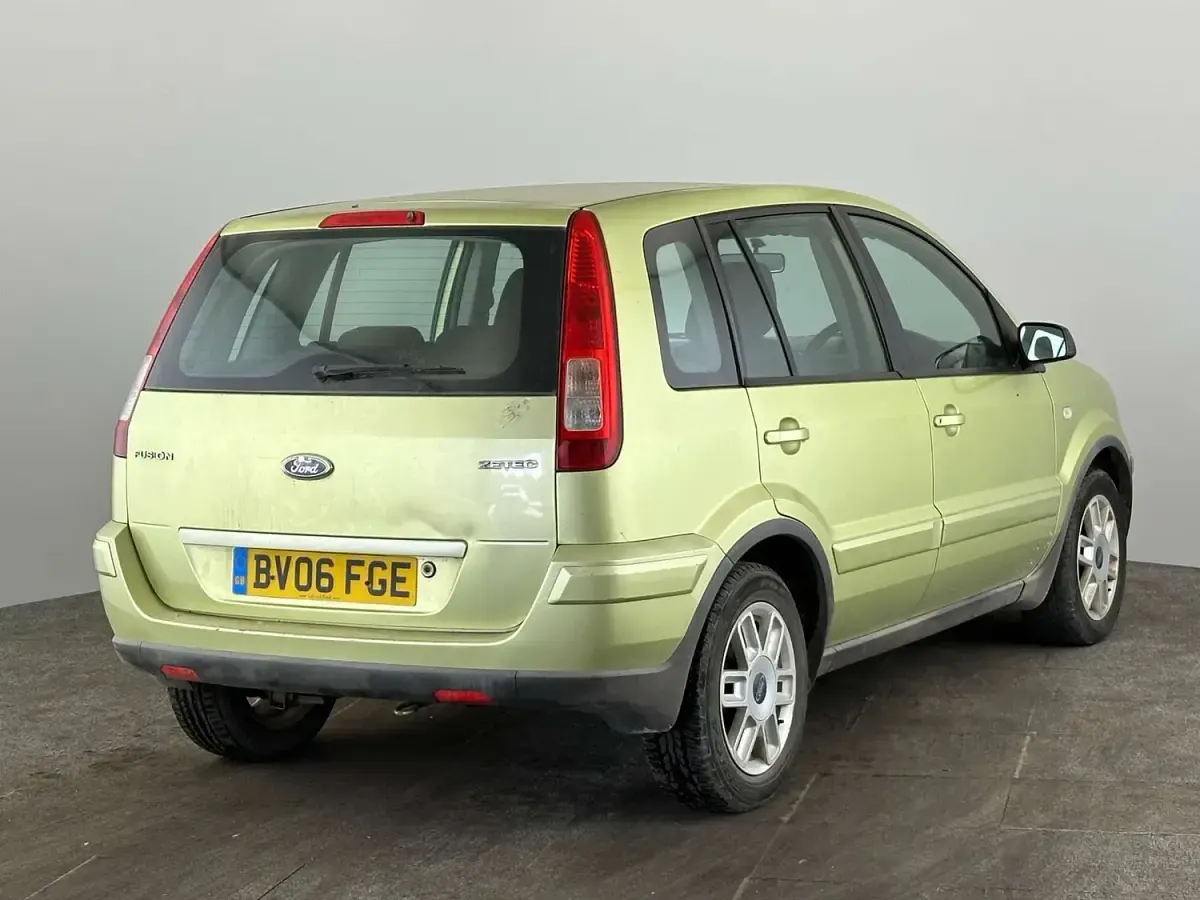 Used Ford Fusion Zetec 2006 Green Hatchback