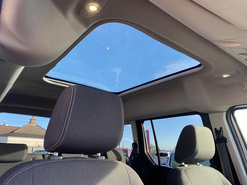 Used Ford Tourneo Connect Titanium 95 HP (69 kW) 2014 Silver MPV