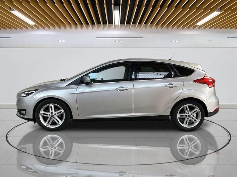 Used Ford Focus Zetec 120 HP (88 kW) 2017 Silver Hatchback
