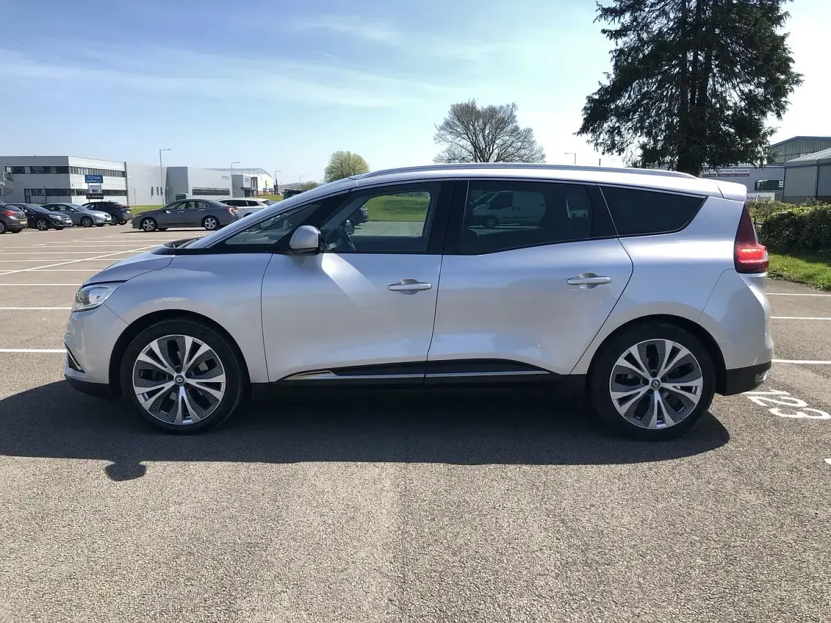 Used Renault Scénic IV Signature 2019 Silver MPV