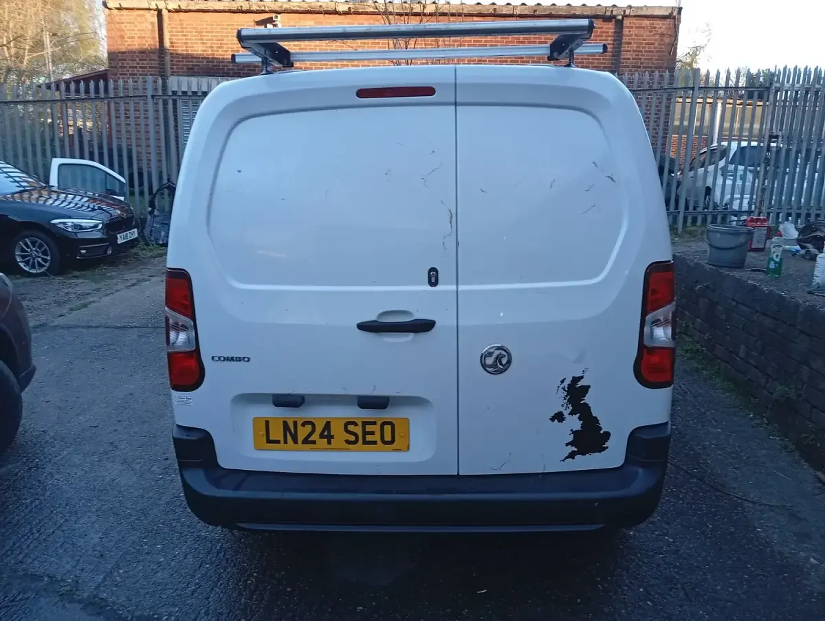 Used Vauxhall Combo 100 HP (73 kW) 2024 White MPV