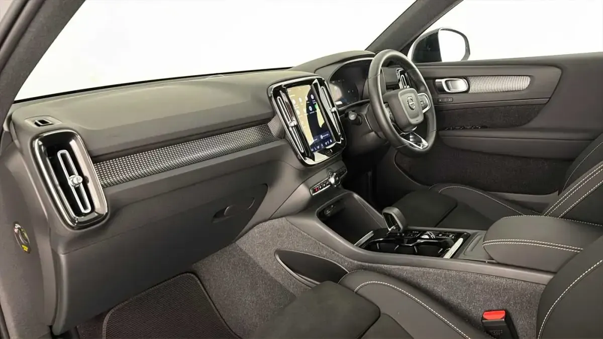 Used Volvo XC40 Plus 163 HP (119 kW) 2024 Vapour grey SUV