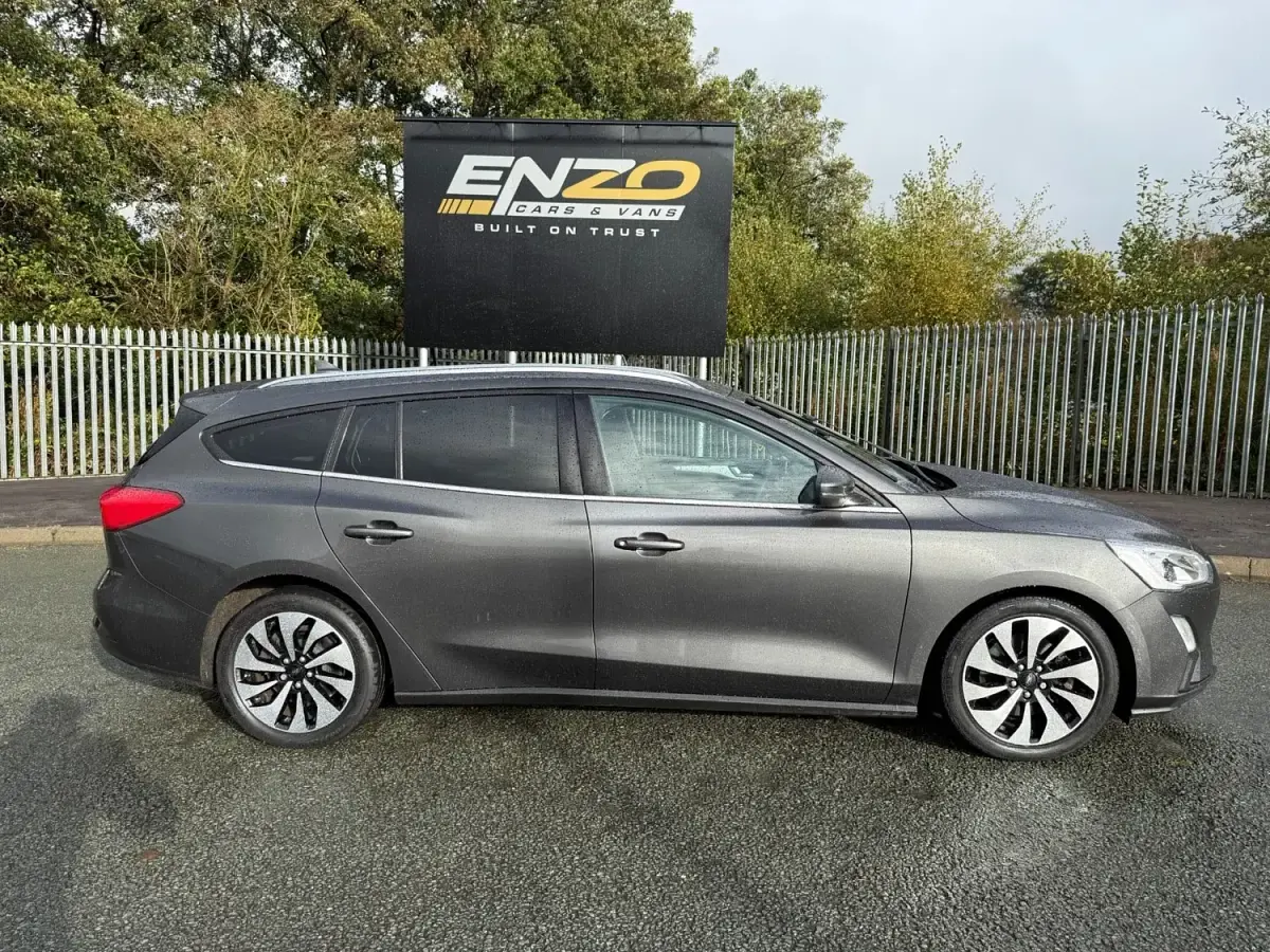 Używany Ford Focus Zetec 120 KM (88 kW) 2019 Szary Kombi