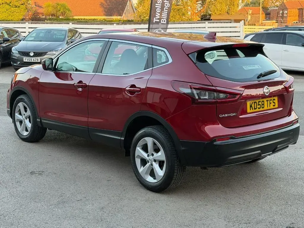 Used Nissan Qashqai Acenta Premium 158 HP (116 kW) 2020 Red SUV