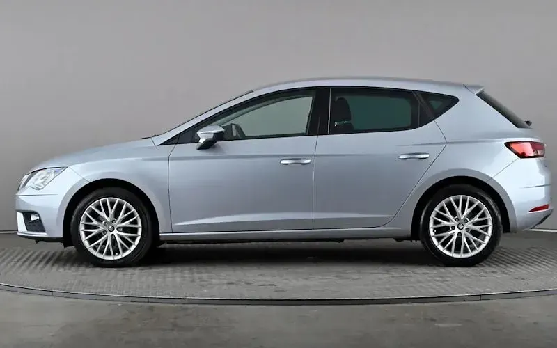 Used Seat Leon SE Dynamic 116 HP (85 kW) 2020 Silver Hatchback