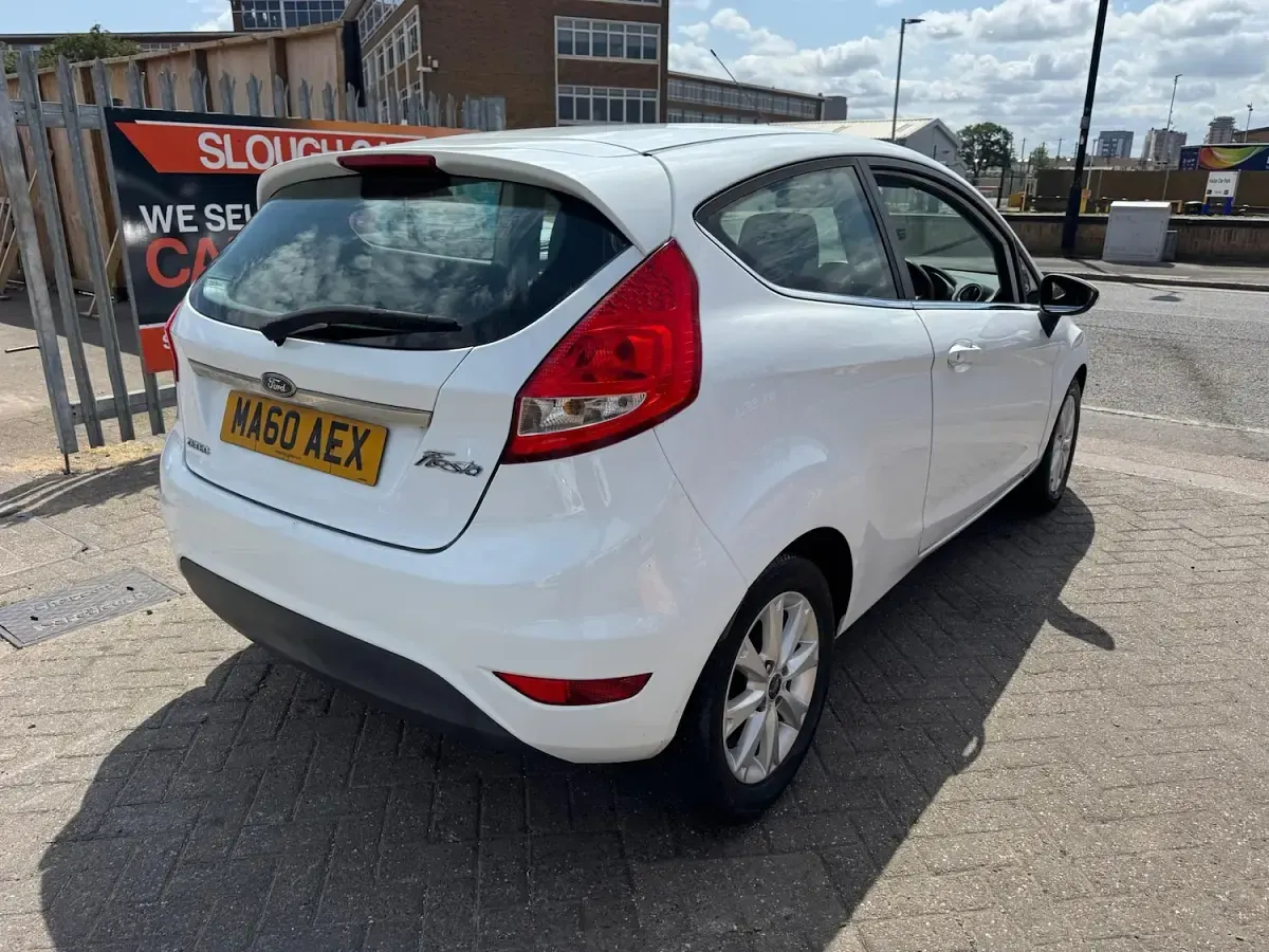 Used Ford Fiesta Zetec 2010 White Hatchback